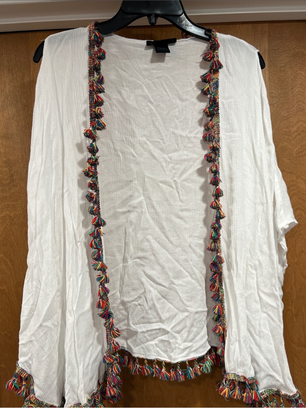 Steve Madden White Open-Shoulder Tassel Trim Throw